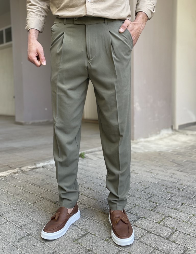 Ανδρικό χακί υφασμάτινο παντελόνι με πιέτα και λάστιχο στην μέση FCL00295X φωτογραφία